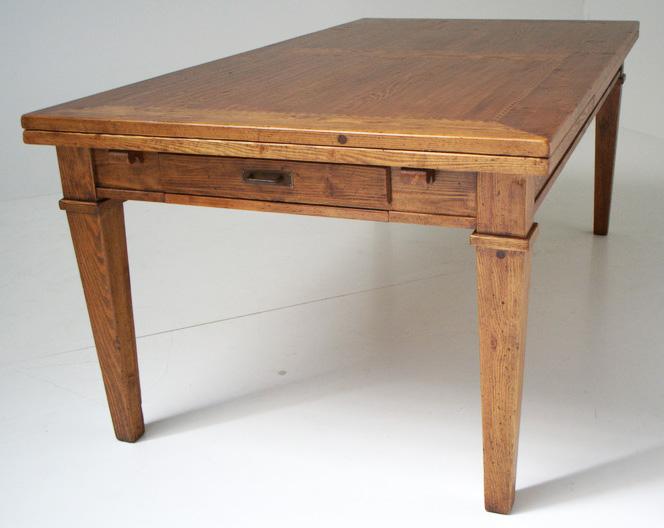 tavoli in legno vecchio